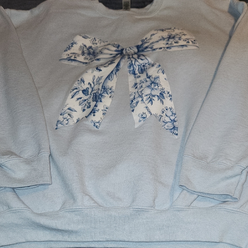 Coquette Bow Sweatshirt XL.
